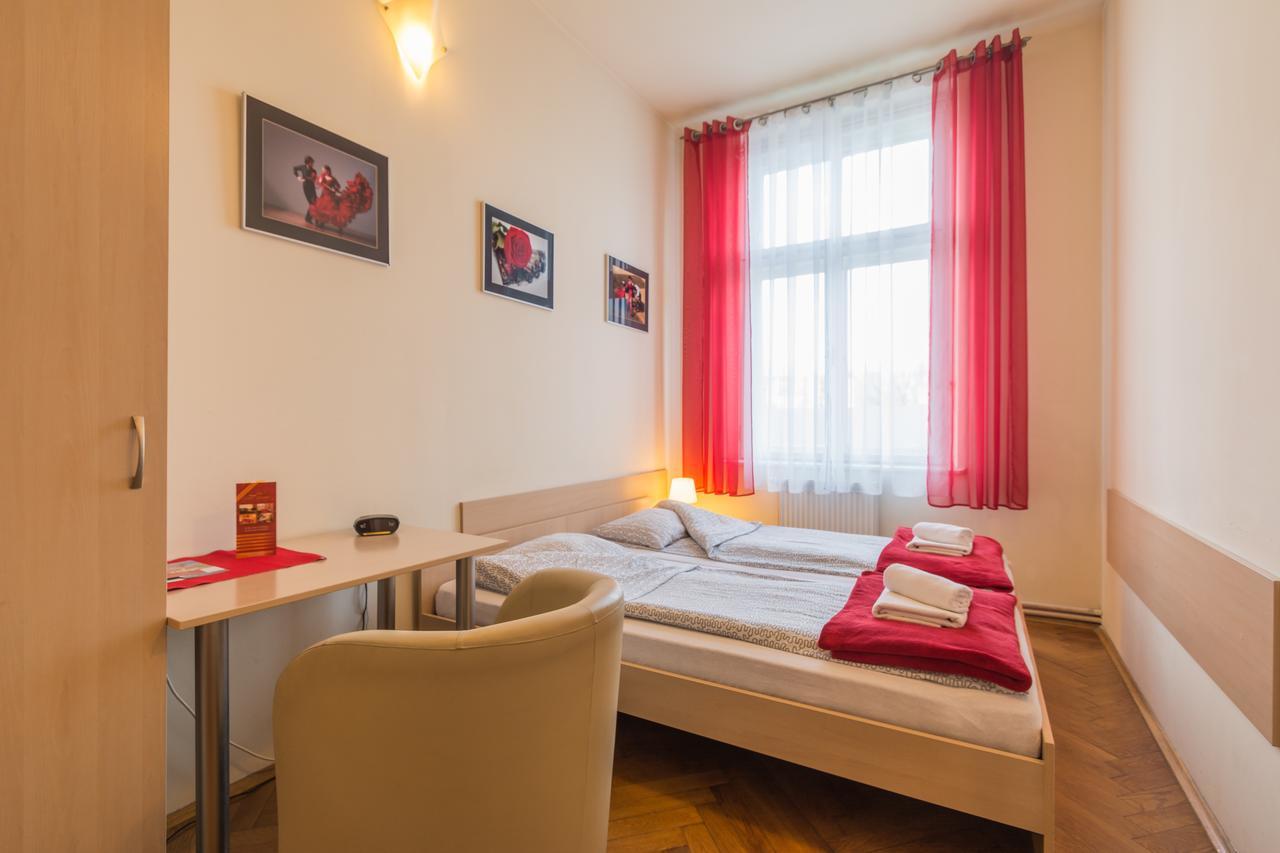 Euro-Room Rooms & Apartments Krakow Bagian luar foto