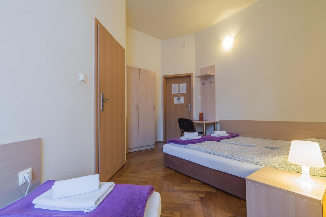 Euro-Room Rooms & Apartments Krakow Bagian luar foto