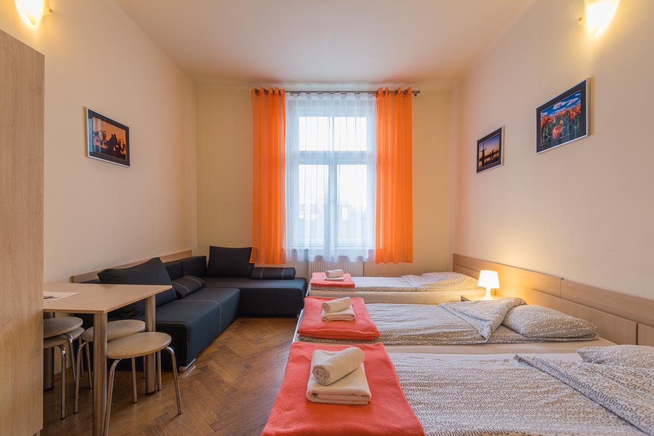 Euro-Room Rooms & Apartments Krakow Bagian luar foto