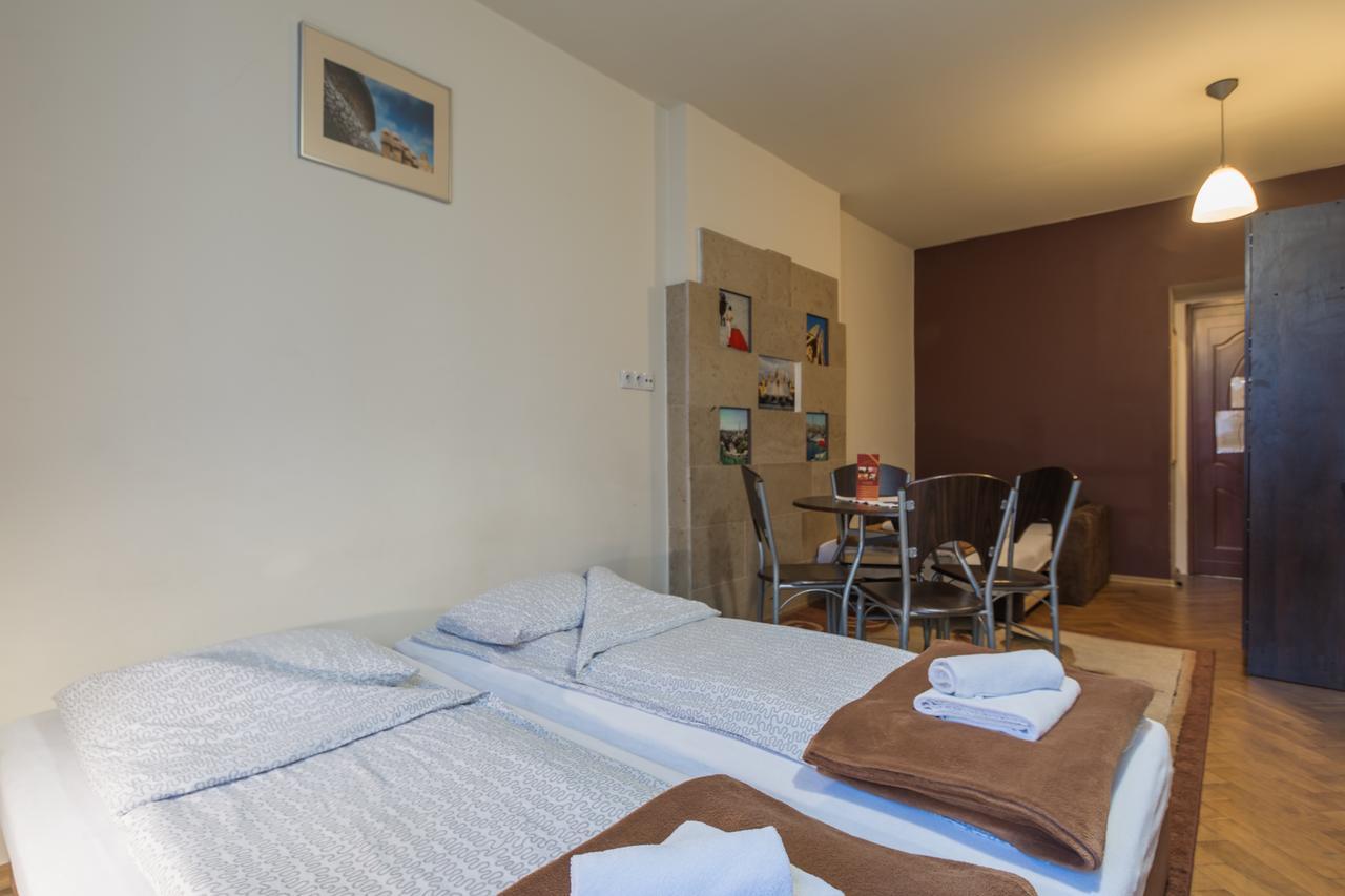 Euro-Room Rooms & Apartments Krakow Bagian luar foto