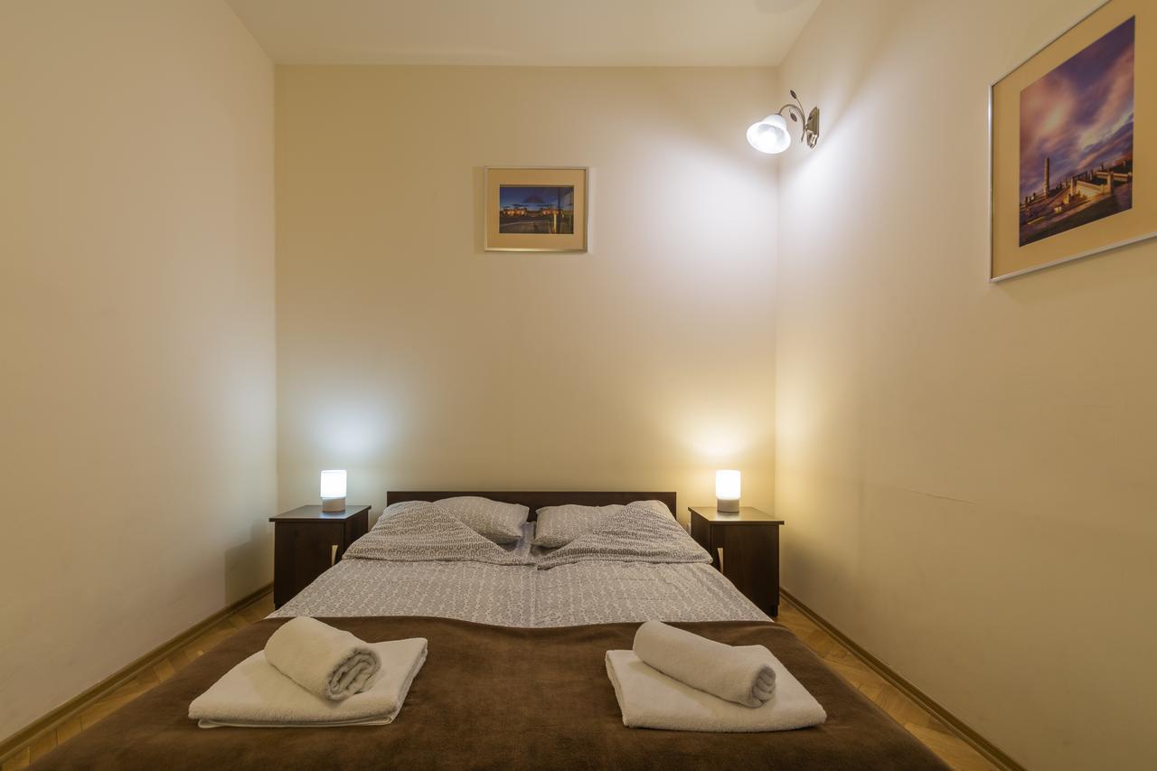 Euro-Room Rooms & Apartments Krakow Bagian luar foto
