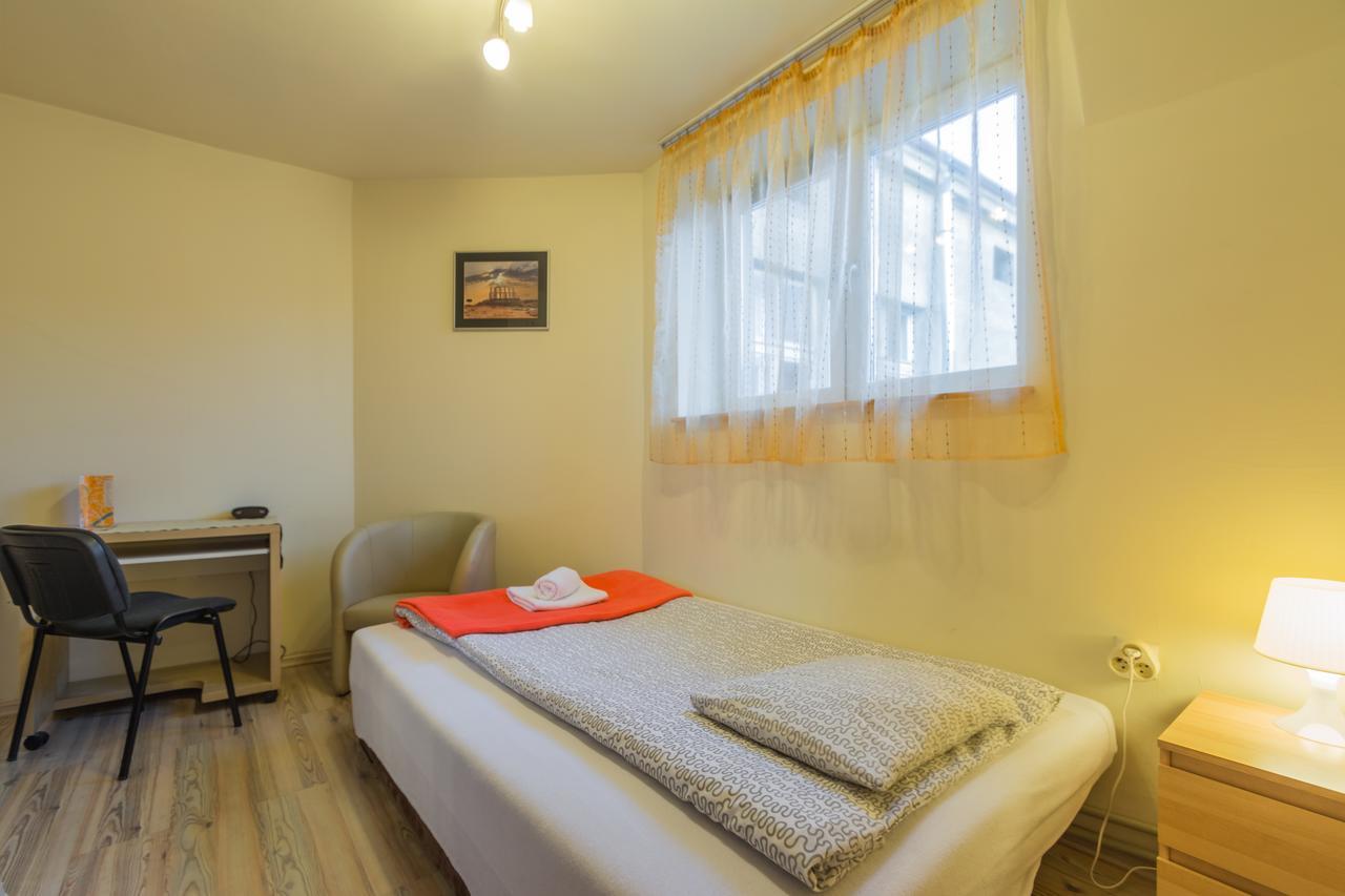 Euro-Room Rooms & Apartments Krakow Bagian luar foto