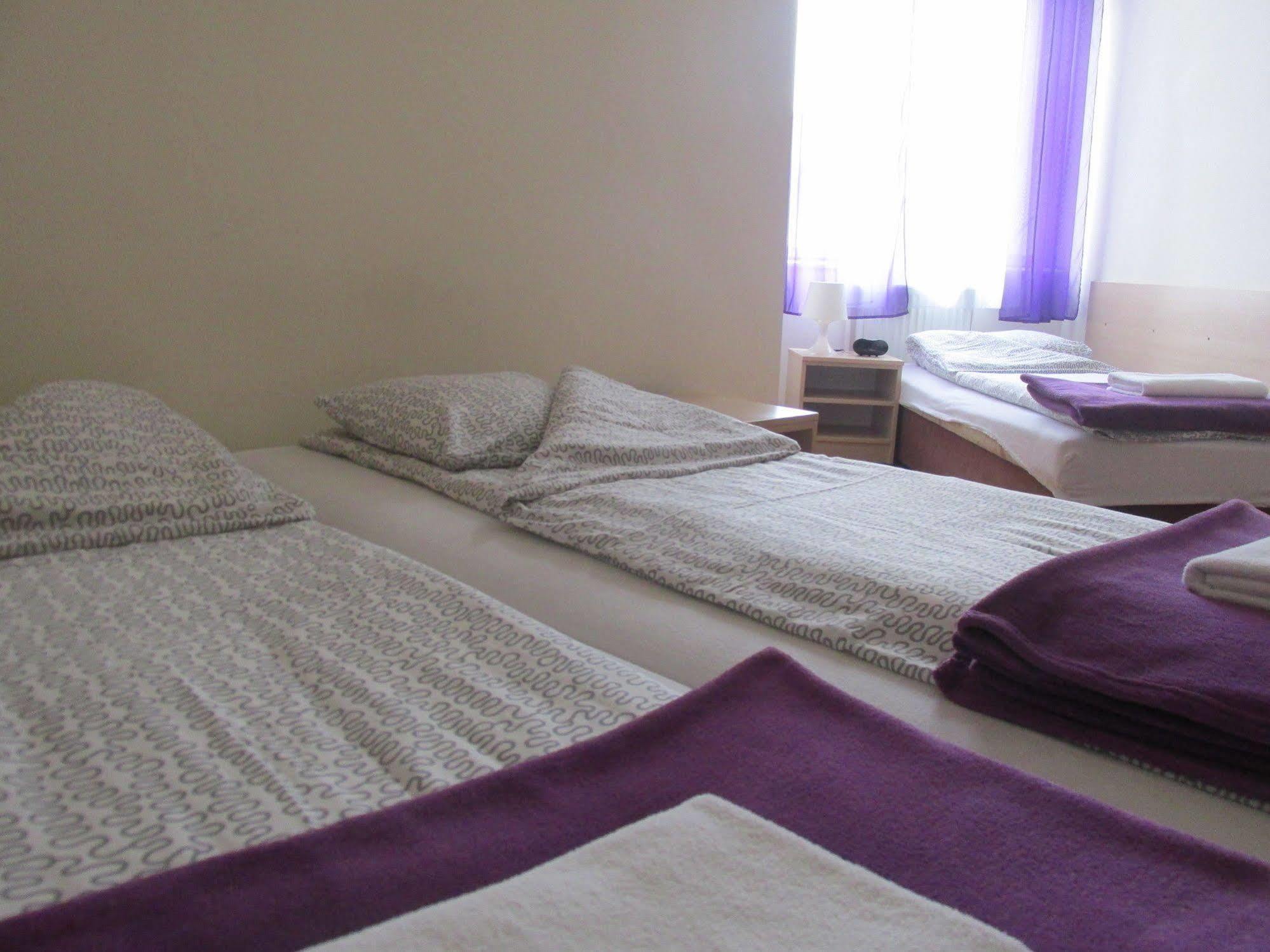 Euro-Room Rooms & Apartments Krakow Bagian luar foto