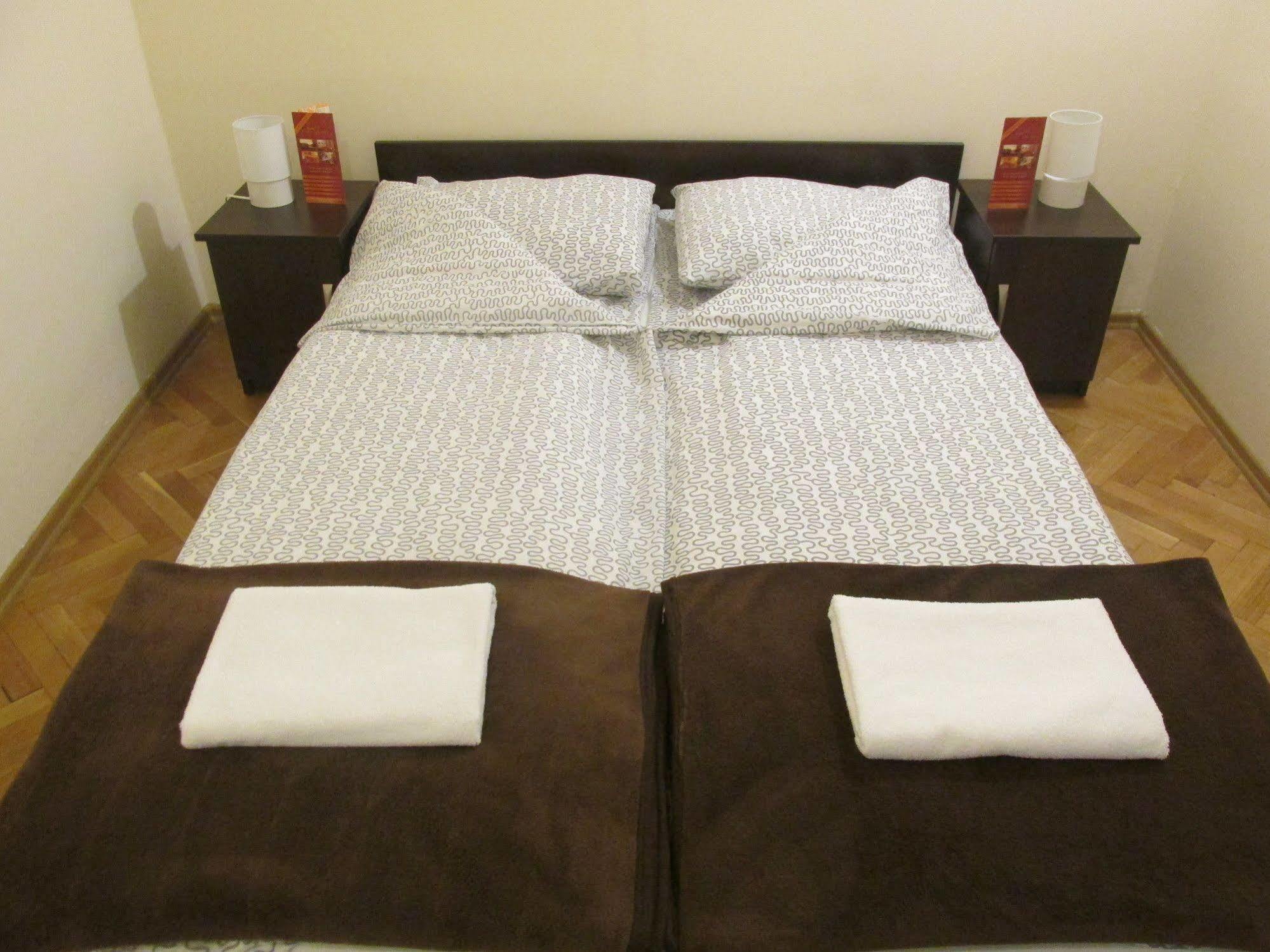 Euro-Room Rooms & Apartments Krakow Bagian luar foto