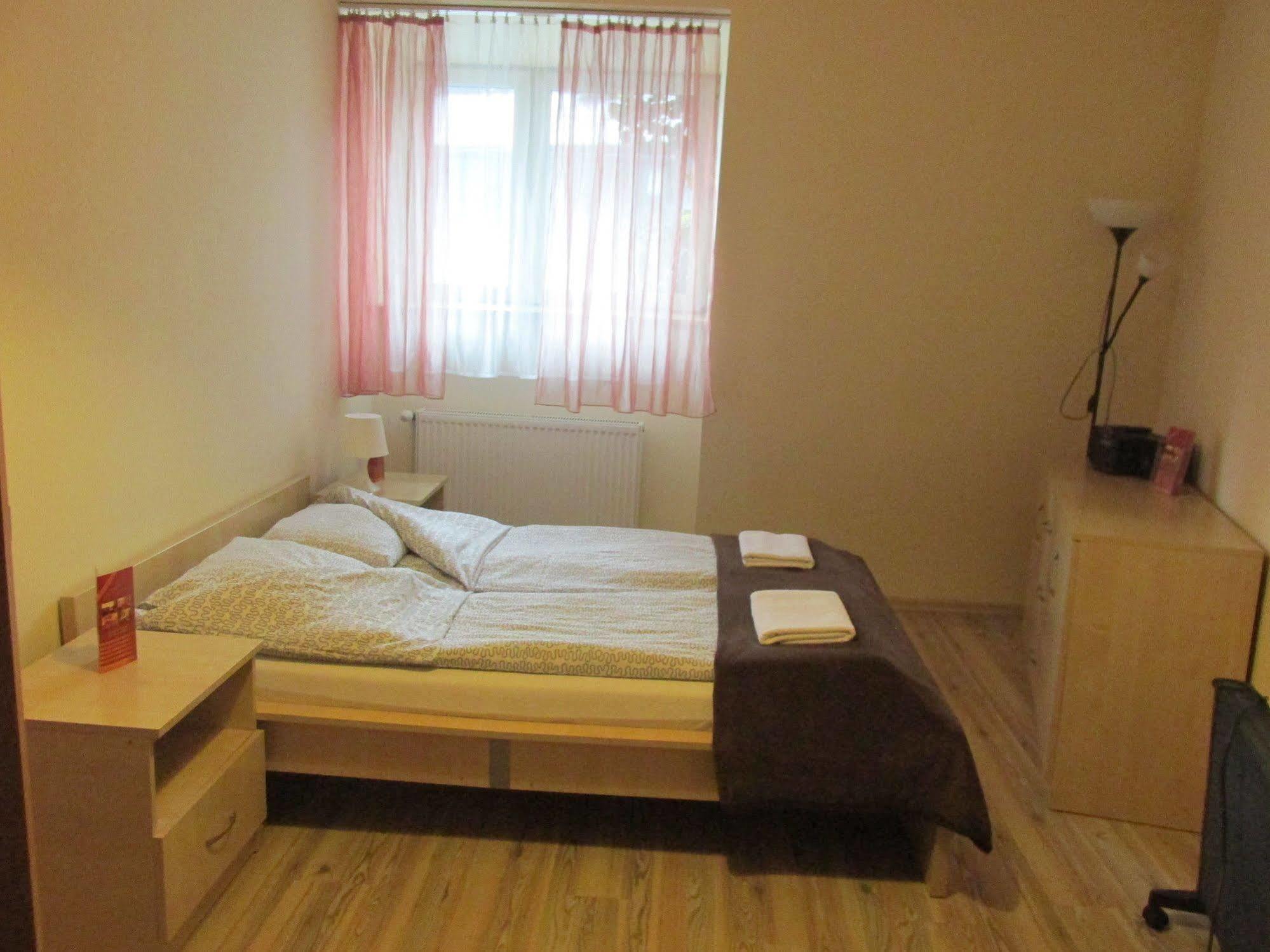 Euro-Room Rooms & Apartments Krakow Bagian luar foto